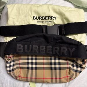 Burberry Nylon House Check Waist Bag
BUR370415